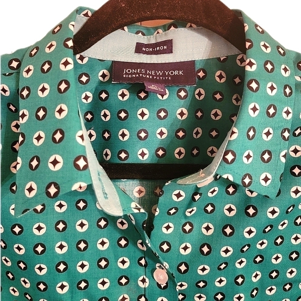3/$15 Non-Iron PETITE RETRO PRINT BUTTON DOWN DRESS SHIRT - Picture 4 of 7